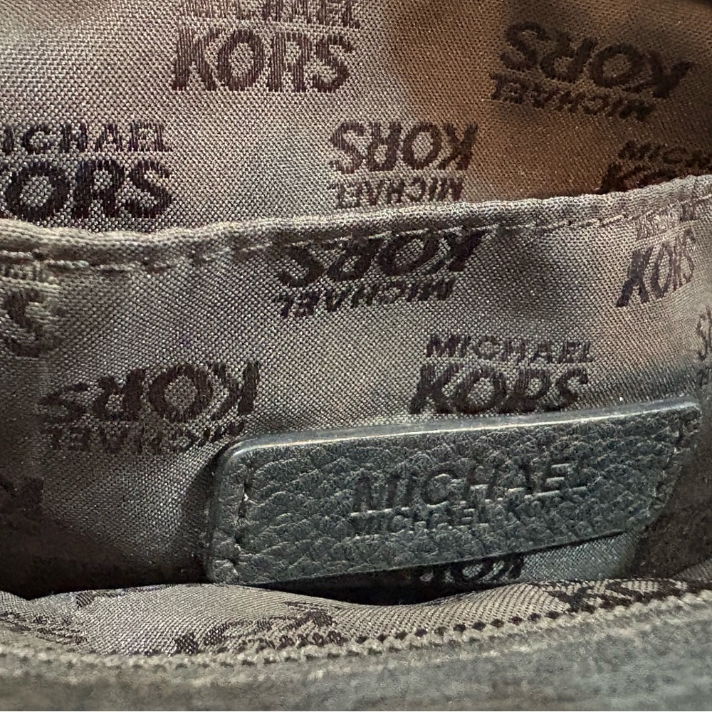 MICHAEL KORS | Black Leather Crossbody Bag - Picture 7 of 13